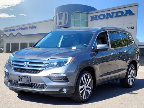 Used 2017 Honda Pilot Touring image 1