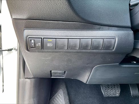 Used 2026 Toyota Corolla LE FWD image 31