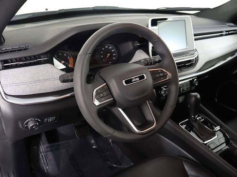 Used 2025 Jeep Compass Latitude AWD/4WD image 25