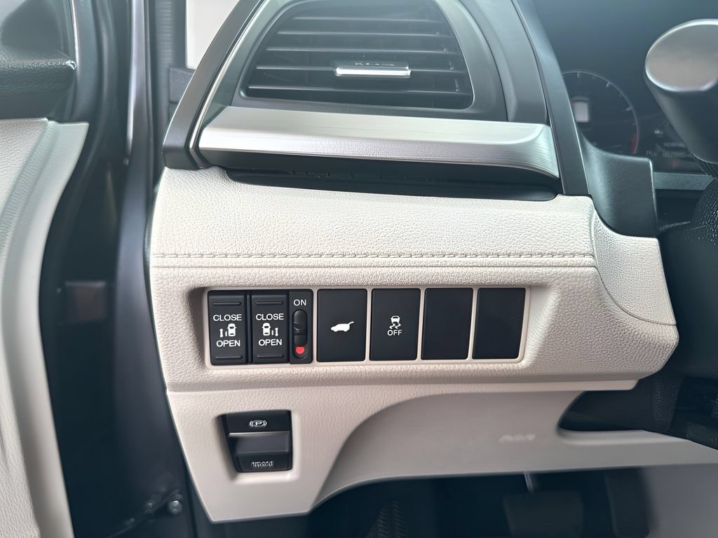 Used 2025 Honda Odyssey EX-L image 18