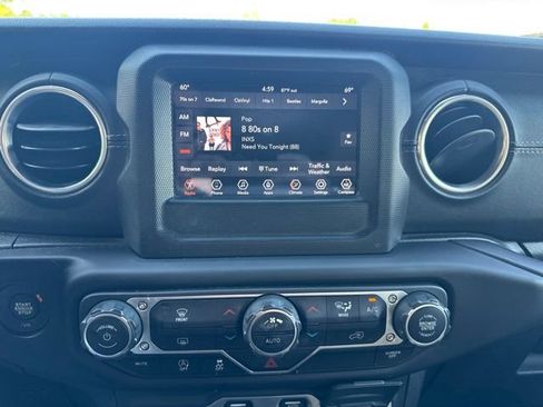 Used 2018 Jeep Wrangler Unlimited Sahara AWD/4WD image 12