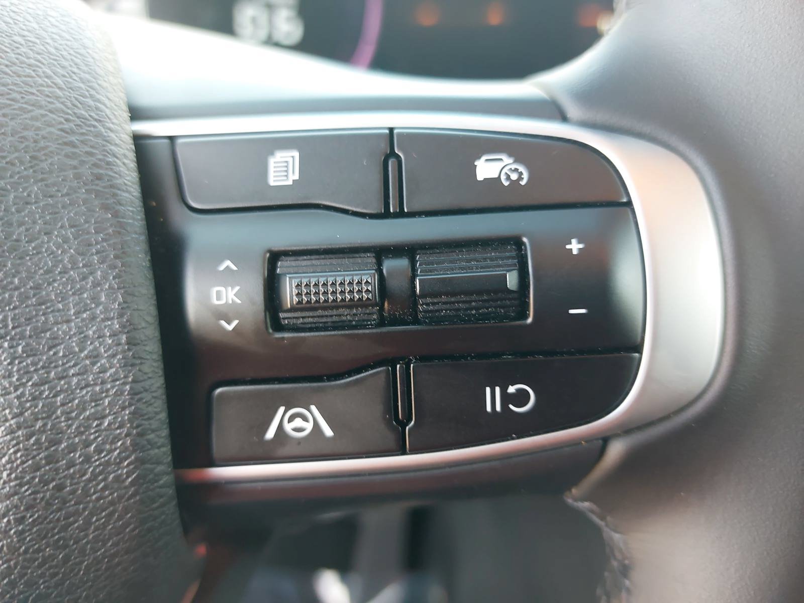 Used 2024 Kia Sportage EX FWD image 17