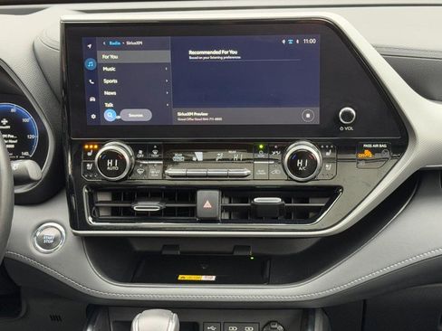 Used 2023 Toyota Highlander AWD image 14