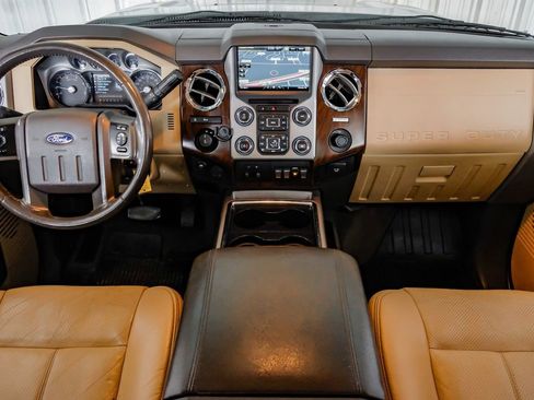 Used 2016 Ford F250 Lariat w/ Lariat Interior Package image 12