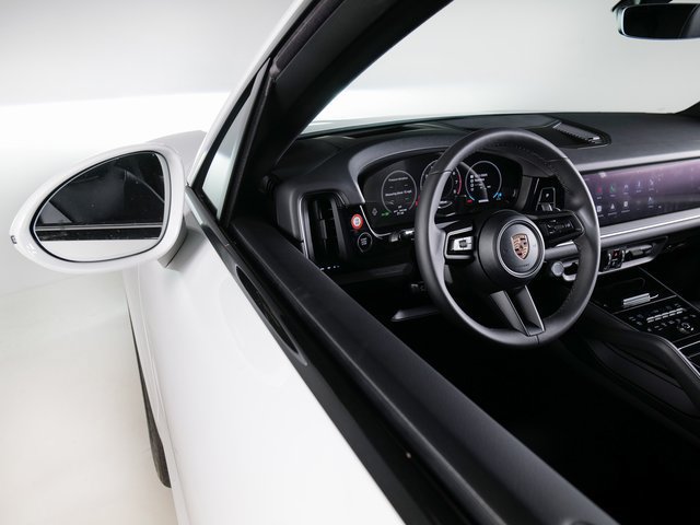 Certified 2026 Porsche Cayenne AWD/4WD image 24