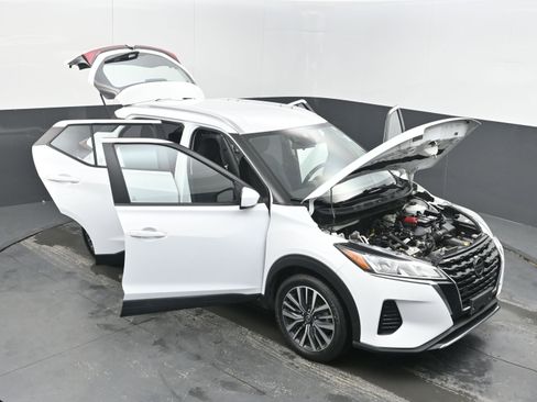 Used 2021 Nissan Kicks SV image 34