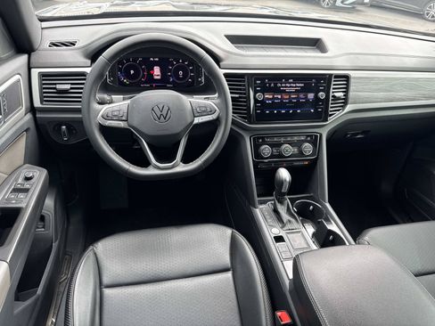 Certified 2022 Volkswagen Atlas Cross Sport SE FWD image 8