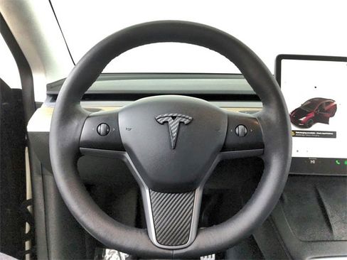 Used 2023 Tesla Model Y Performance image 29