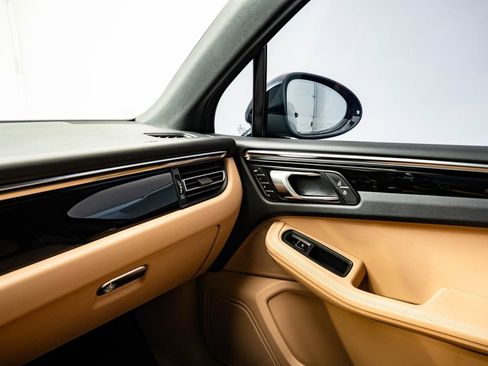 Certified 2023 Porsche Macan S AWD/4WD image 46