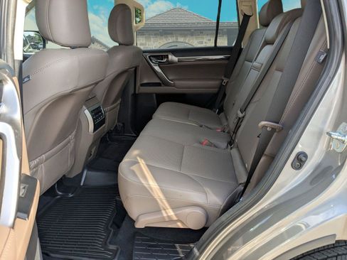 Certified 2022 Lexus GX 460 Premium w/ Premium Package image 18