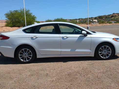 Used 2020 Ford Fusion SE FWD image 2