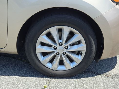 Used 2016 Kia Sedona EX FWD image 7