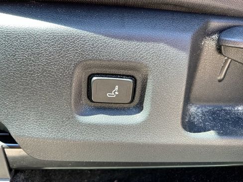 Used 2024 Toyota Tacoma TRD Off-Road AWD/4WD image 12