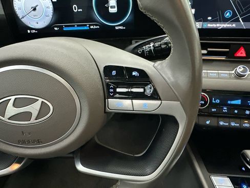 Used 2025 Hyundai Elantra SEL FWD image 21