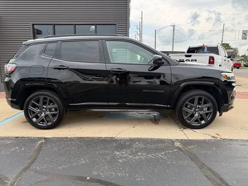 Used 2024 Jeep Compass Limited w/ High Altitude Package AWD/4WD image 3