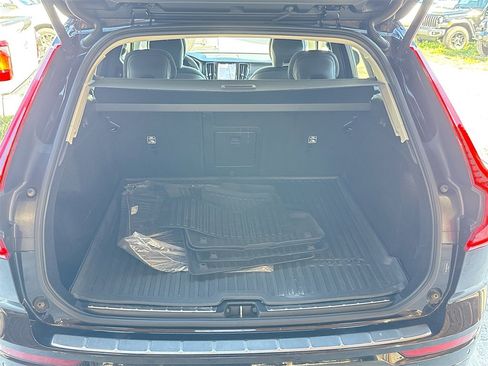Used 2023 Volvo XC60 B5 Core image 30