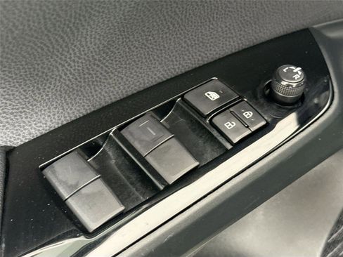 Certified 2022 Toyota Prius image 27