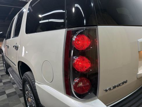 Used 2014 GMC Yukon Denali RWD image 9
