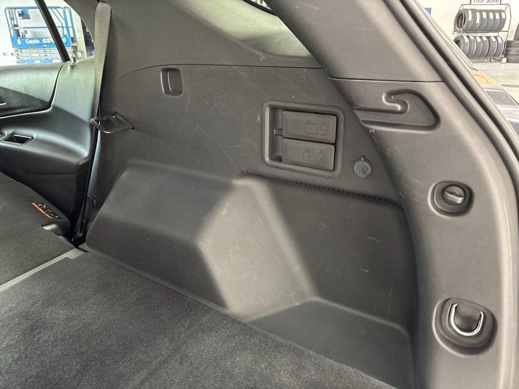 Used 2018 Chevrolet Equinox LT AWD/4WD image 40