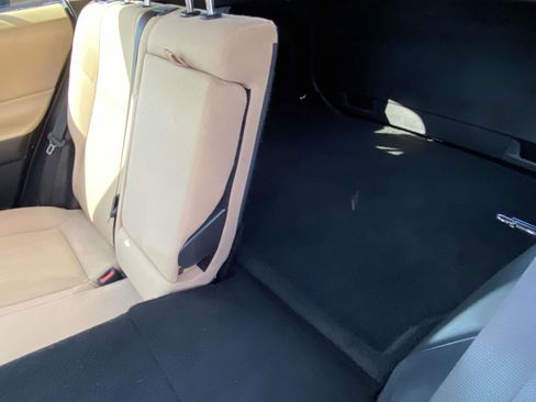 Used 2021 Toyota RAV4 LE image 9