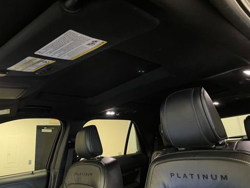 Used 2019 Ford Explorer Platinum image 32