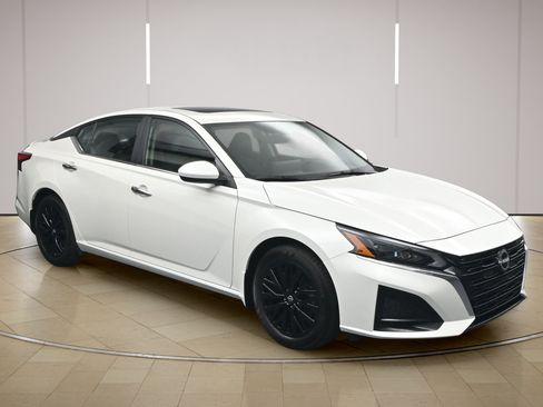 Certified 2025 Nissan Altima 2.5 SV w/ SV Special Edition Package FWD image 1
