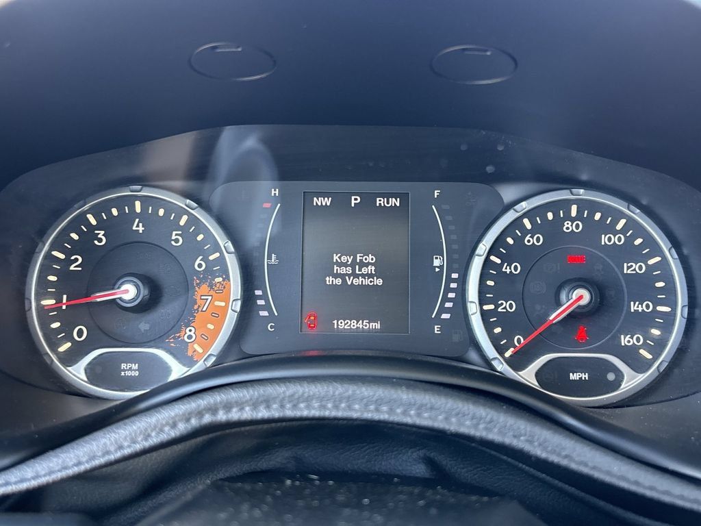 Used 2017 Jeep Renegade Latitude w/ Popular Equipment Group FWD image 30