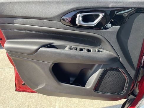 New 2026 Jeep Compass Latitude image 13