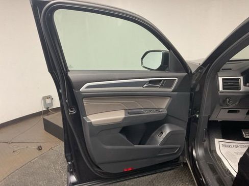 Used 2022 Volkswagen Atlas Cross Sport SEL R-Line image 9