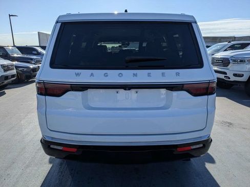 Certified 2025 Jeep Wagoneer Series III w/ HD Trailer Tow Package AWD/4WD image 4