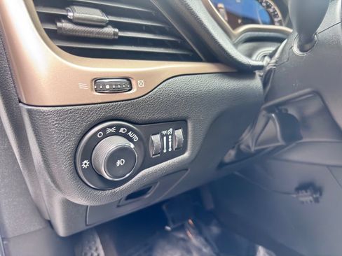 Used 2016 Jeep Cherokee High Altitude AWD/4WD image 39