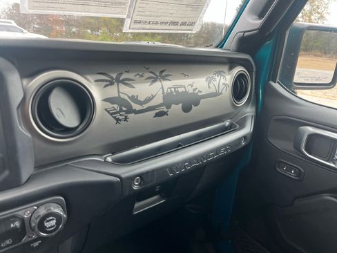 Used 2020 Jeep Wrangler Sport image 24