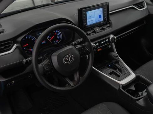Used 2021 Toyota RAV4 XLE w/ Convenience Package FWD image 3