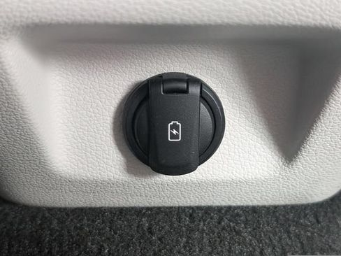 Used 2023 Genesis G70 2.0T RWD image 28