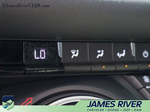 Used 2021 Chevrolet Blazer LT image 36