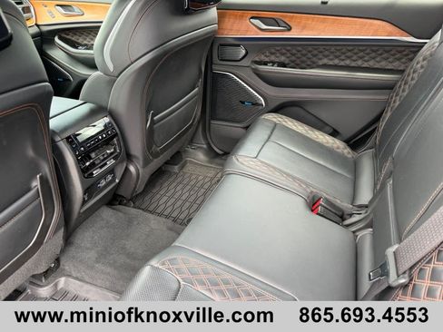 Used 2024 Jeep Grand Cherokee L Summit AWD/4WD image 17