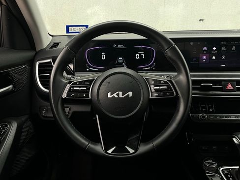 Used 2025 Kia Seltos S image 33