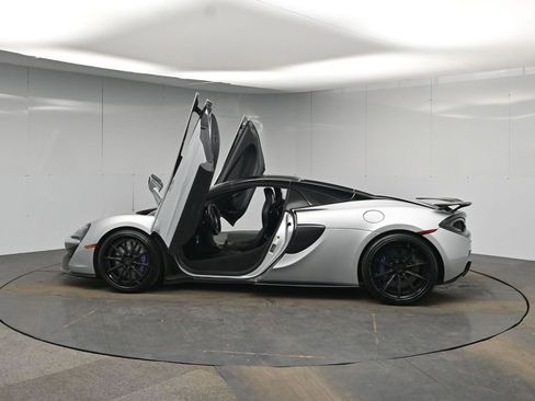 Used 2019 McLaren 570S Spider RWD image 46