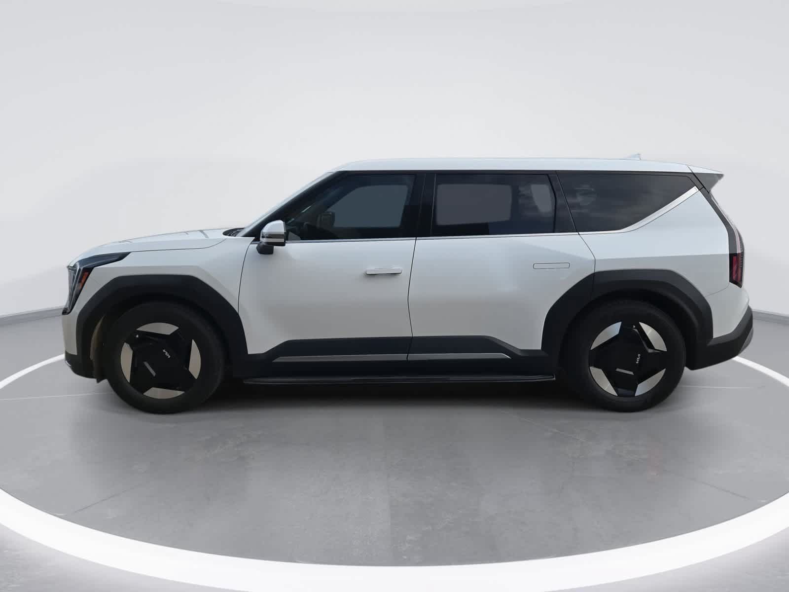Used 2024 Kia EV9 Light Long Range RWD image 5