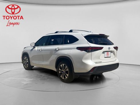 Used 2023 Toyota Highlander XLE image 4