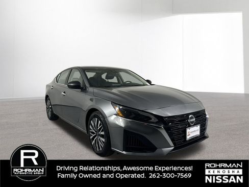 Certified 2024 Nissan Altima 2.5 SV image 3