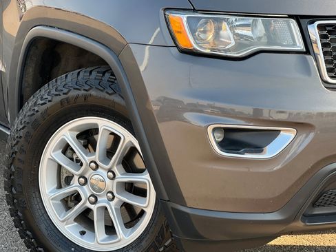 Used 2019 Jeep Grand Cherokee Laredo image 29