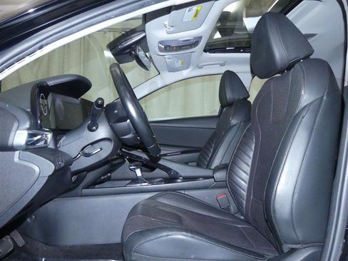 Used 2022 Hyundai Elantra Limited image 21