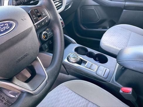 Used 2022 Ford Escape SE image 19