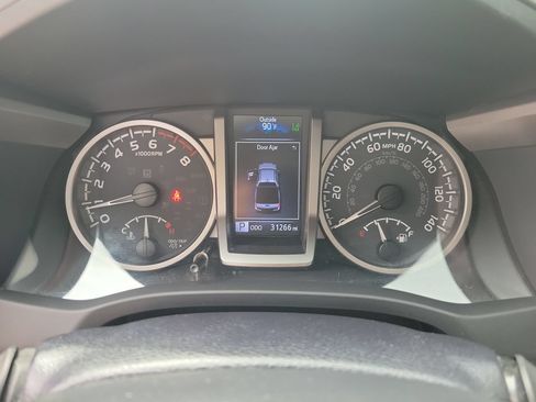 Used 2022 Toyota Tacoma SR5 RWD image 21