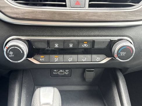 Used 2025 Nissan Altima 2.5 SV FWD image 24