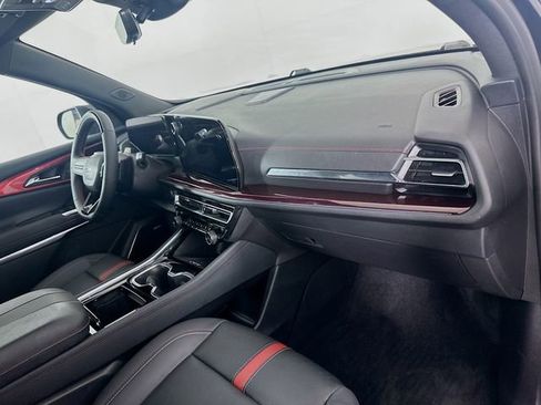 Used 2024 Chevrolet Traverse RS image 30