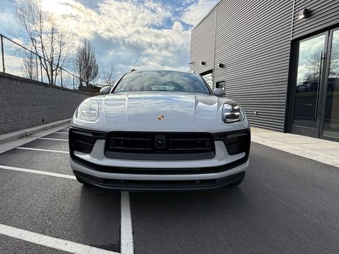 Certified 2025 Porsche Macan image 10