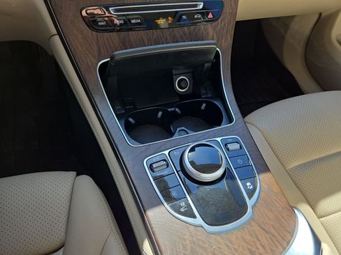 Used 2019 Mercedes-Benz GLC 350e 4MATIC image 22