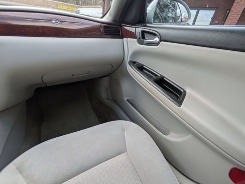 Used 2010 Chevrolet Impala LS FWD image 16